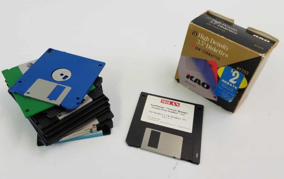 Pengertian floppy disk drive